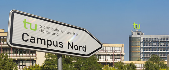 Ein Straßenschild mit dem Weghinweis zum Campus Nord zeigt in Richtung Mathetower.