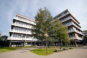 Gebäude Emil-Figge-straße 50 Gebäude Emil-Figge-Straße 50 im Sommer